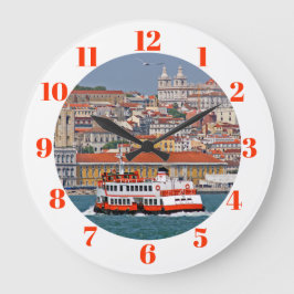 Reloj Redondo Grande Esquina de Lisboa con el antiguo ferry en el río T