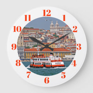 Reloj Redondo Grande Esquina de Lisboa con el antiguo ferry en el río T