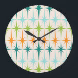 Reloj Redondo Grande Estallidos geométricos vintage de la pared redonda<br><div class="desc">Vintage. Geometría. Estallidos. Si te gusta cualquiera de esas palabras, este reloj de pared de estribos geométricos retro vintage es para ti. Este moderno diseño de mediados de siglo presenta un fondo crema con hileras de estrellas turquesa, verde limón, naranja y verde azulada. Este diseño moderno se combina maravillosamente con...</div>