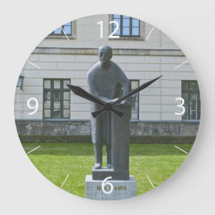 Reloj Redondo Grande Estatua de Max Planck en Berlín