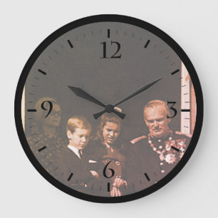 Reloj Redondo Grande Familia principesca vintage de Mónaco en balcón de