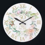 Reloj Redondo Grande Floral de Rosas en el 50° Aniversario del Boda de<br><div class="desc">Este reloj botánico de 50 bodas de moda,  con una delicada garland floral acuática,  se puede personalizar con sus detalles especiales de aniversario dorado en una tipografía elegante. Diseñado por Thisisnotme©</div>
