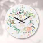 Reloj Redondo Grande Floral de Rosas en el 50° Aniversario del Boda de<br><div class="desc">Este reloj botánico de 50 bodas de moda,  con una delicada garland floral acuática,  se puede personalizar con sus detalles especiales de aniversario dorado en una tipografía elegante. Diseñado por Thisisnotme©</div>