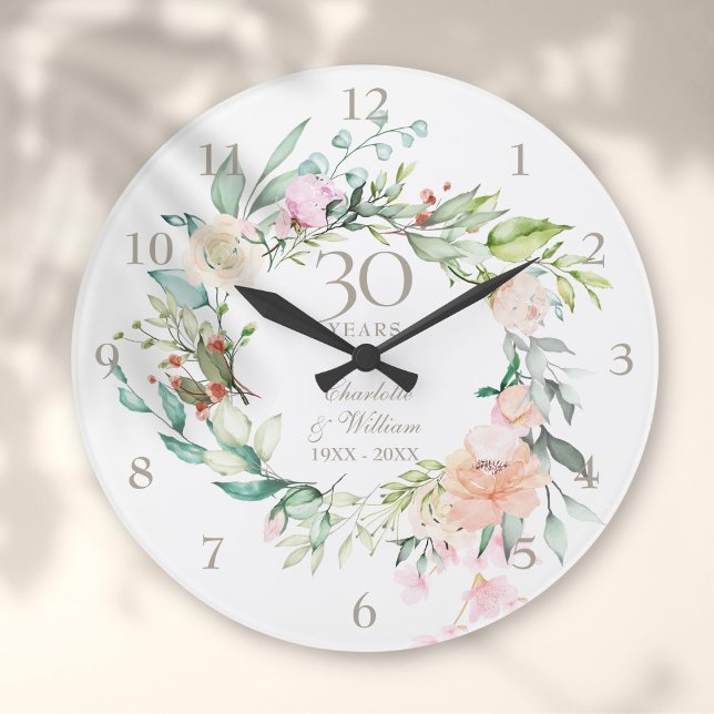 Reloj Redondo Grande Floral del 30 aniversario de la Perla Boda Rosas (30th Pearl Wedding Anniversary Roses Floral Large Clock)