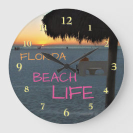 Reloj Redondo Grande Florida Beach Sunset con un hombre sentado en el b