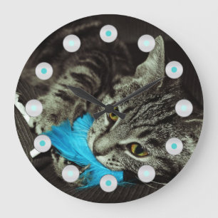 Reloj Redondo Grande Gato de Tabby con pluma de Shirley Taylor
