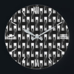 Reloj Redondo Grande Geométrico metálico Art Deco - Plata y Negro<br><div class="desc">Diseño geométrico de la Moda industrial art decó en un efecto metálico de 3-d - tonos de plata pálida a gris profundo / gris sobre fondo negro</div>
