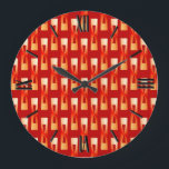 Reloj Redondo Grande Geométrico metálico Art Deco - Rojo y Coral<br><div class="desc">Patrón geométrico de Moda industrial Art Deco en un efecto metálico 3-d - tonos de naranja de coral sobre rojo profundo</div>