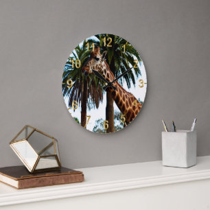 Reloj Redondo Grande Giraffe Graciosa Dando Una Frambuesa,