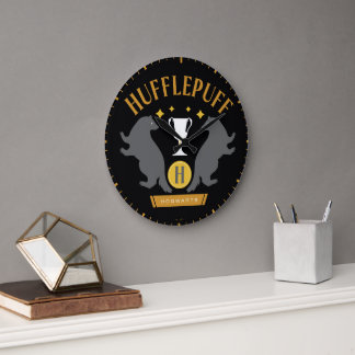 Reloj Redondo Grande Grabador HUFFLEPUFF™ y gráfico del Orgullo de la C