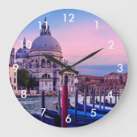 Gran Canal con góndolas e iglesia en Venecia
