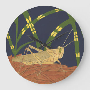 Reloj Redondo Grande Grasshopper in Green Grass on Blue Background