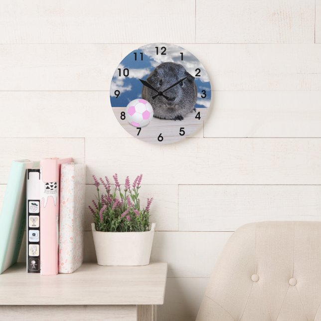 Reloj Redondo Grande Habitación infantil con una pelota de fútbol rosa  (Sala de lectura)