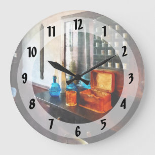 Reloj Redondo Grande Hair Tonic y Shave Mugs