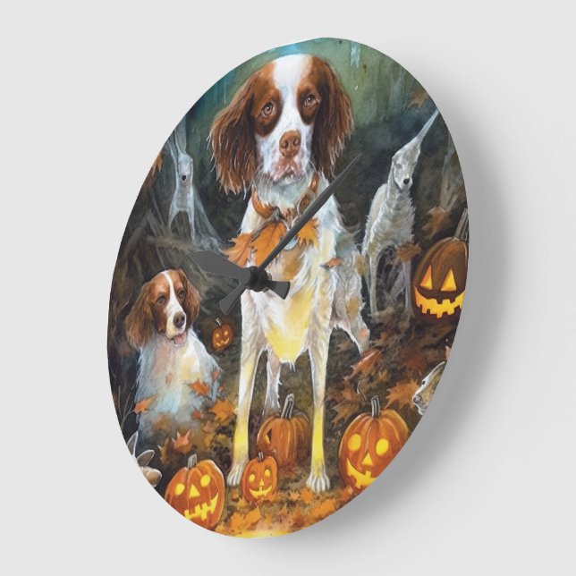 Reloj Redondo Grande Halloween Brittany Spaniel con calabazas aterrador (Ángulo)
