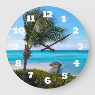 Reloj Redondo Grande Hermoso árbol de palma tropical ventoso en la play