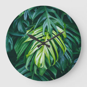 Reloj Redondo Grande Hojas tropicales: fondo de la naturaleza oscura.