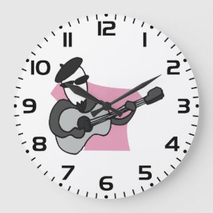 Reloj Redondo Grande Hombre con boina tocando guitarra acústica