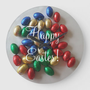 Reloj Redondo Grande Huevos de Pascua Chocolate Chocolate en una Pared 