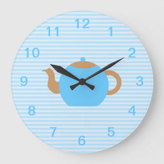 Reloj Redondo Grande Imagen de Tetera Azul en franjas azules.