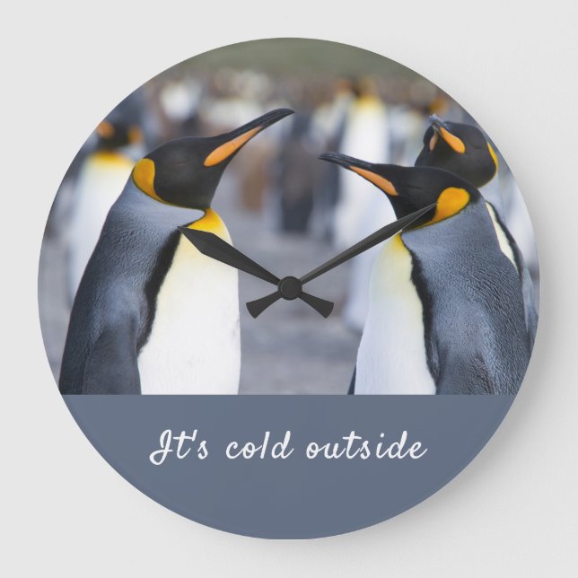 Reloj Redondo Grande It's cold outside King Penguin photo with text (Anverso)
