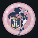 Reloj Redondo Grande Justice League | Wonder Woman & JL Icon Pop Art<br><div class="desc">Check out Wonder Woman painted in a classic high contrast noir style,  her Lasso of Truth in hand and whipping around a gold and blue Justice League JL shield logo. Halftone dots scatter across this graphic giving it a nostalgic comic book feel.</div>