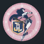 Reloj Redondo Grande Justice League | Wonder Woman & JL Icon Pop Art<br><div class="desc">Check out Wonder Woman painted in a classic high contrast noir style,  her Lasso of Truth in hand and whipping around a gold and blue Justice League JL shield logo. Halftone dots scatter across this graphic giving it a nostalgic comic book feel.</div>