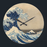 Reloj Redondo Grande La gran ola, 1830-1833, de Katsushika Hokusai<br><div class="desc">Katsushika Hokusai - Bajo la ola de Kanagawa,  La Gran Ola,  1830-1833. Katsushika Hokusai fue una artista japonesa,  pintora de ukiyo-e y productora de impresiones del periodo Edo.</div>