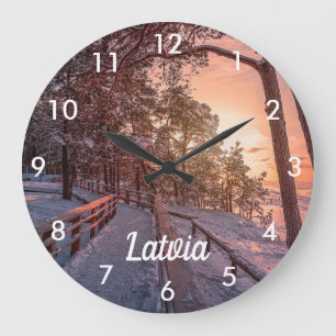 Reloj Redondo Grande La puesta de sol del invierno en un bosque de pino