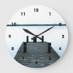 Reloj Redondo Grande lago y cubierta . Kingston, Ontario, Canadá