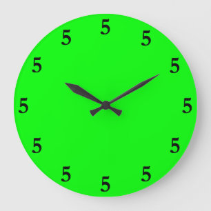 Reloj Redondo Grande Las cinco negras en algún lugar sobre fondo verde 