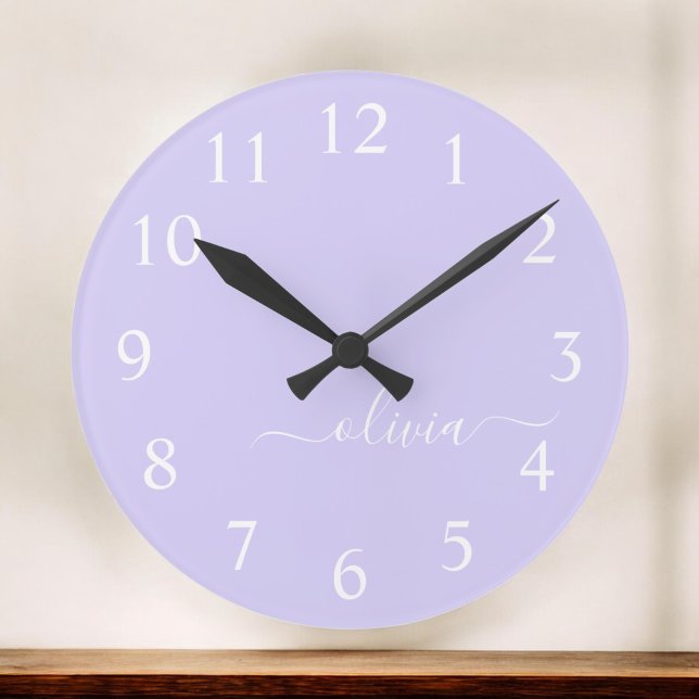 Reloj Redondo Grande Lavender Purple Modern Script Girly Monograma Nomb (Subido por el creador)
