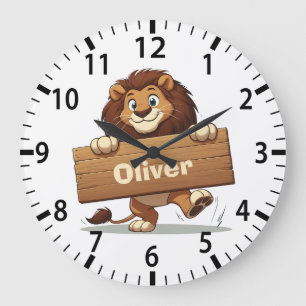 Reloj Redondo Grande León juguetón con placa de nombre de madera
