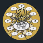 Reloj Redondo Grande Libro de historietas Pop Art 50 Aniversario de Oro<br><div class="desc">Personaliza con tus nombres y detalles del 50 aniversario. Un diseño fresco,  moderno y divertido que pone,  más aún,  wham,  zap,  en una celebración especial de aniversario dorado.</div>