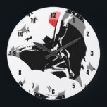 Reloj Redondo Grande Liga de la Justicia| Batman en la nube de arte pop<br><div class="desc">Echa un vistazo a este cómico estilo noir del Batman de la Liga de la Justicia saltando por el aire entre una nube de murciélagos. Este arte pop blanco y negro se compensa con una brillante luna roja en el cielo.</div>