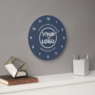 Reloj Redondo Grande Logotipo comercial personalizado y fondo azul de l