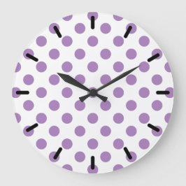 Reloj Redondo Grande Los puntos de polka de lavanda sobre blanco