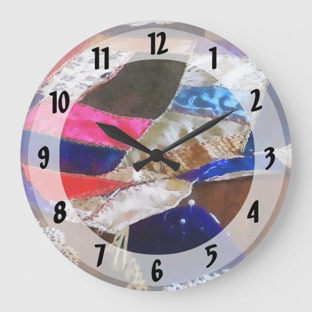 Reloj Redondo Grande Making a Quilt (Anverso)