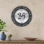 Reloj Redondo Grande Marco Círculo 25.º Boda De Swirls Negro Y Plateado<br><div class="desc">Diseño de reloj de pared con 25 años de boda brillante y negro y lujoso brillante de plata. Aniversario del boda de Plata. Tipografía negra personalizado.</div>
