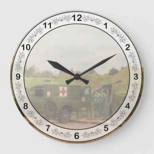 Reloj Redondo Grande Médico - 1942 - Trasladando al paciente