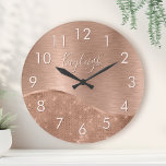 Reloj Redondo Grande Metallic Rose Gold Glitter Personalized<br><div class="desc">Easily personalize this rose gold brushed metal and glamorous faux glitter patterned wall clock with your own custom name.</div>