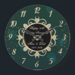 Reloj Redondo Grande Moda Diamantes verdes 50 años Boda<br><div class="desc">Elegante reloj de aniversario de boda de diamantes de oro.</div>