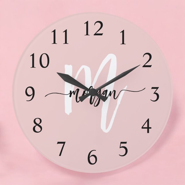 Reloj Redondo Grande Monograma de Rubor rosado moderno con guión de gaf (Subido por el creador)