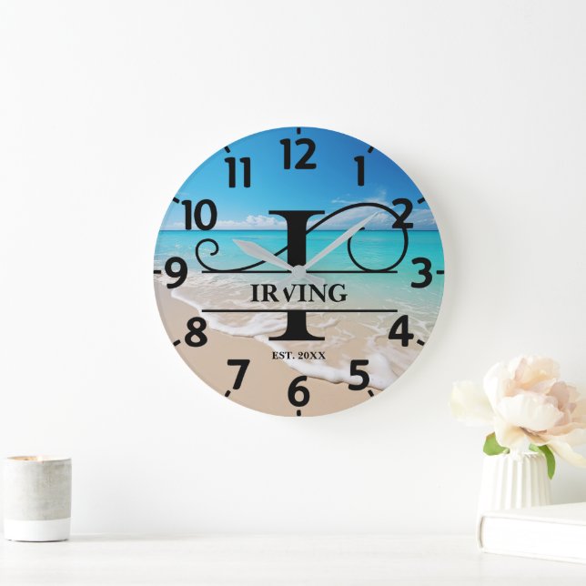 Reloj Redondo Grande Monograma del frente del océano tranquilo I (Hogar)