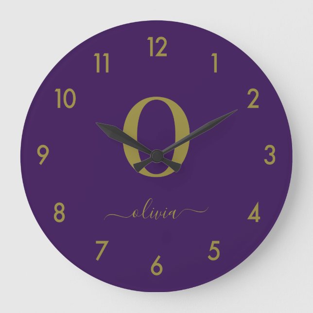 Reloj Redondo Grande Monograma Nombre Guión Personalizado Púrpura Y Oro (Anverso)
