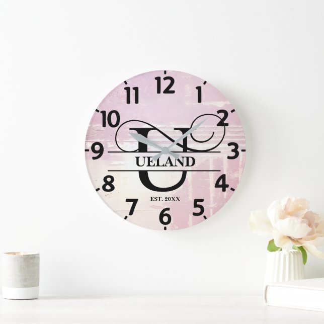 Reloj Redondo Grande Monograma U con problemas de lavanda pálida (Hogar)