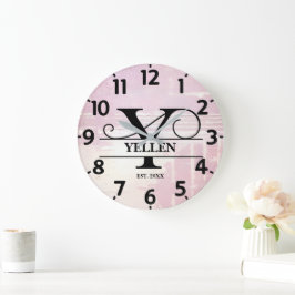 Reloj Redondo Grande Monograma Y de lavanda pálida