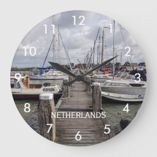 Reloj Redondo Grande Muelle con barcos y yates en Marken Países Bajos
