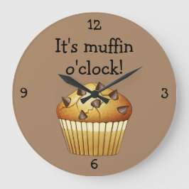 Reloj Redondo Grande Muffin de Chip Choc en café pálido (personalizable