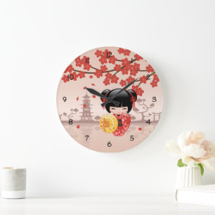 Reloj Redondo Grande Muñeca Kokeshi Sakura Roja - Geisha Japonesa
